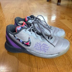 Nike Boys Kyrie Flytrap II basketball Shoes Sneakers AQ3413-003 youth Sz 2.5Y